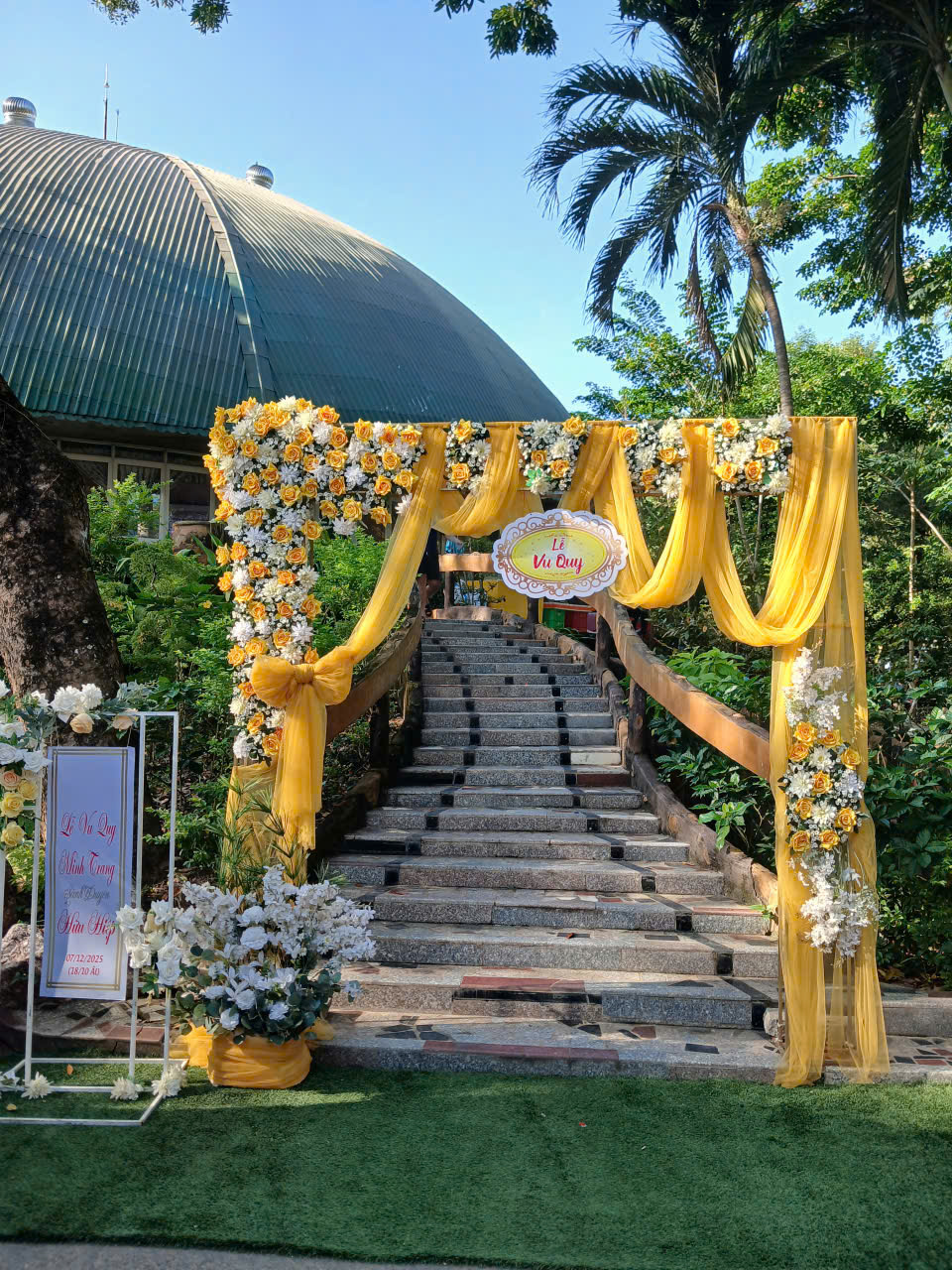 KHÔNG GIAN TIỆC CƯỚI NGOÀI TRỜI 